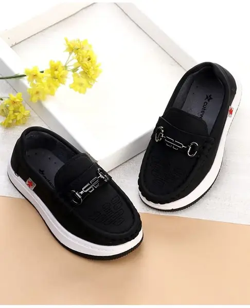 Cute Walk by Babyhug Formal Shoes With Textured Design - Black