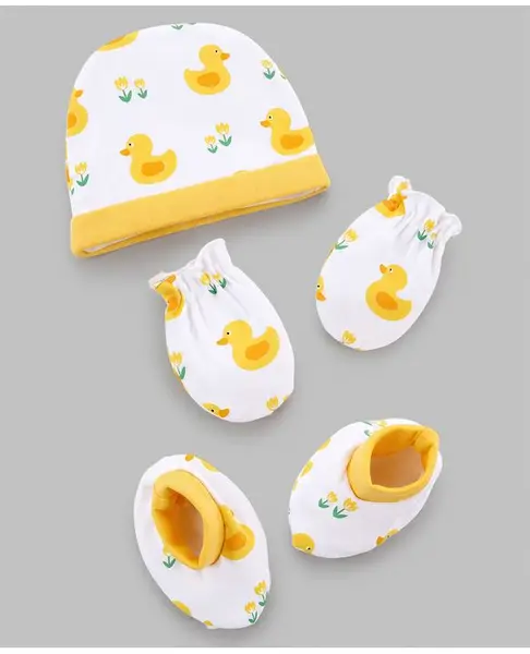 Babyhug 100% Cotton Interlock Knit Cap Mittens & Booties Set With Duck Print White - Diameter 17 cm